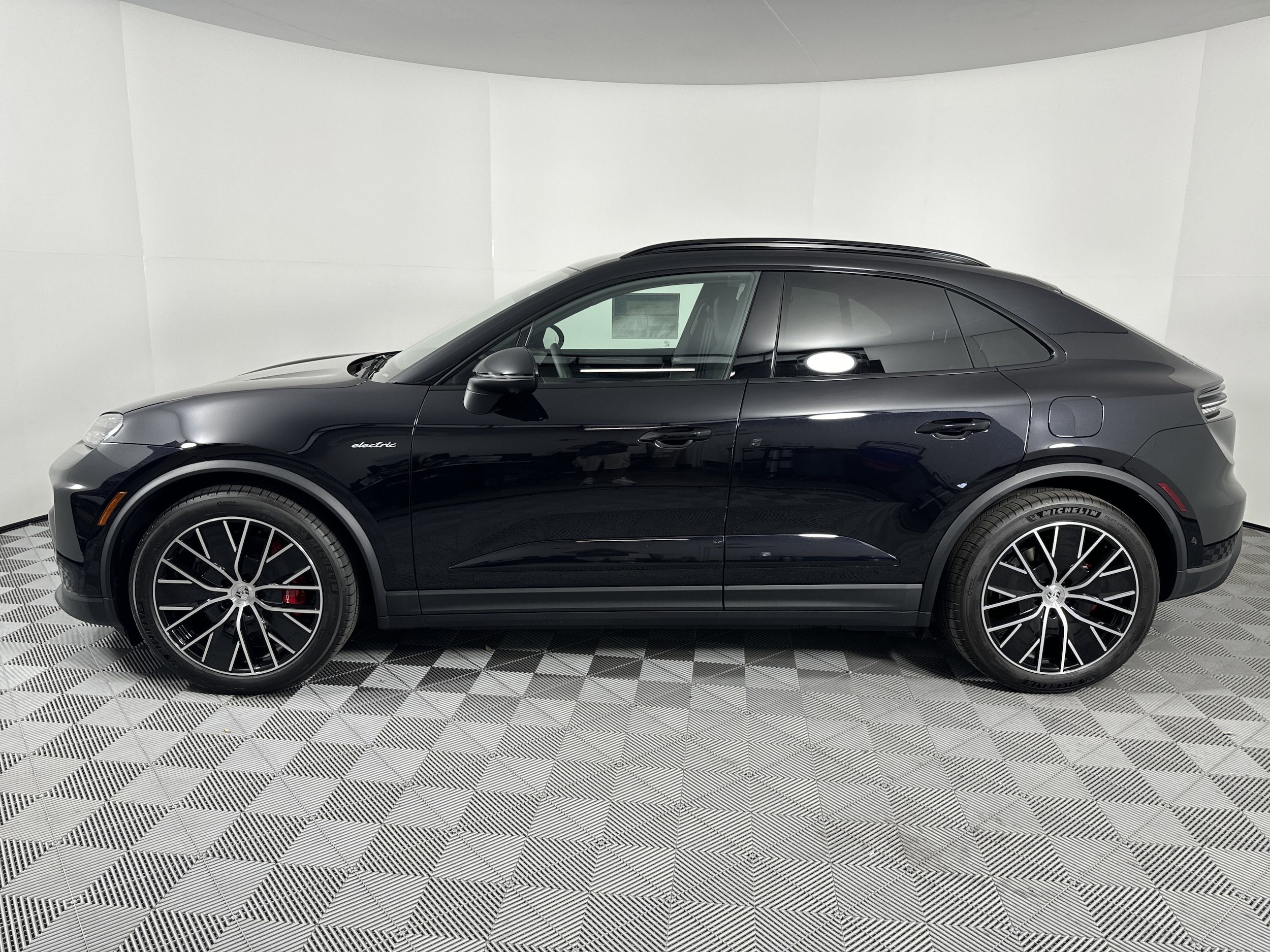 Used 2025 Porsche Macan S with VIN WP1AB2XA1SL152620 for sale in Houston, TX