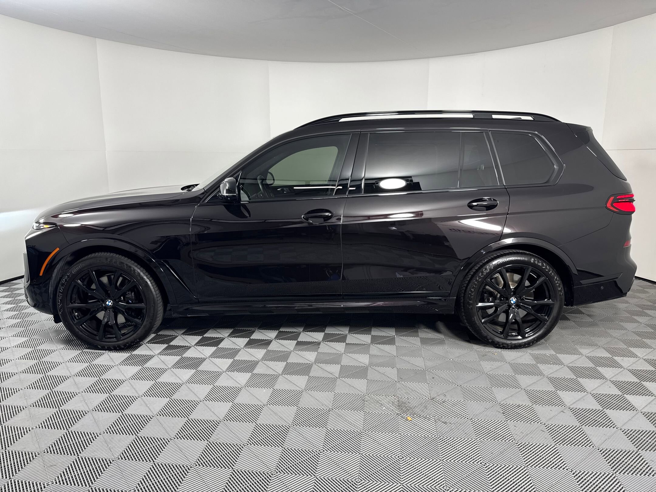 2024 Bmw X7 M60i photo 2
