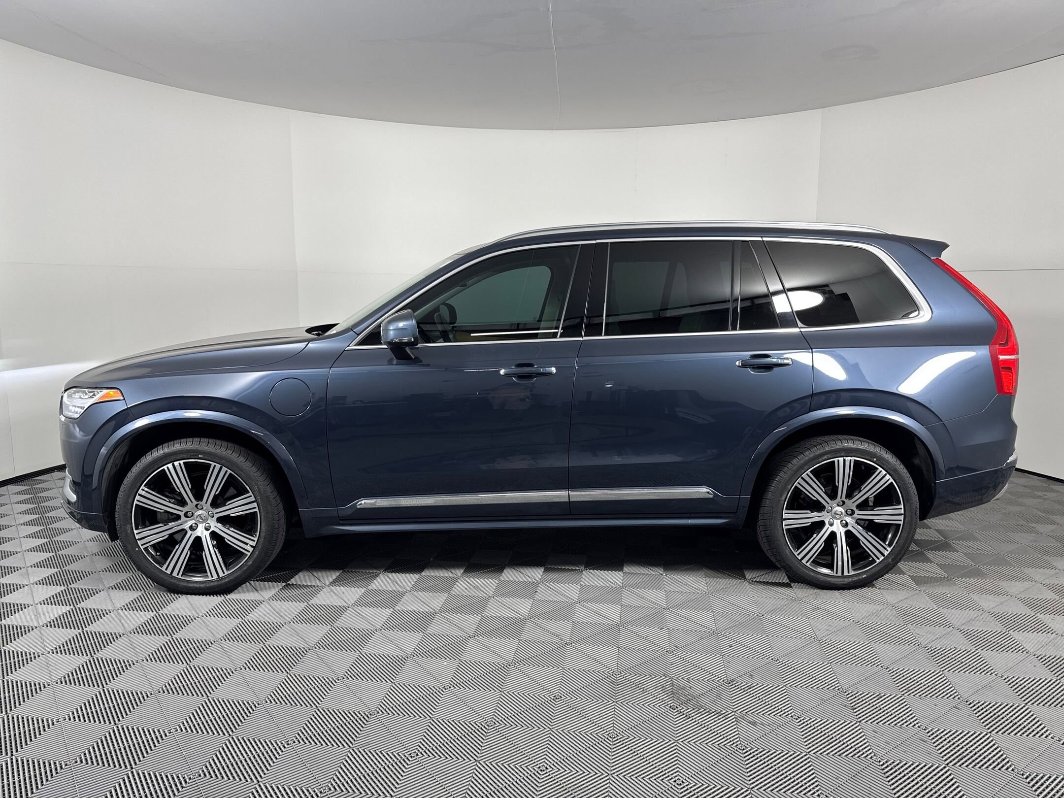 2020 Volvo XC90 T8 Inscription photo 2