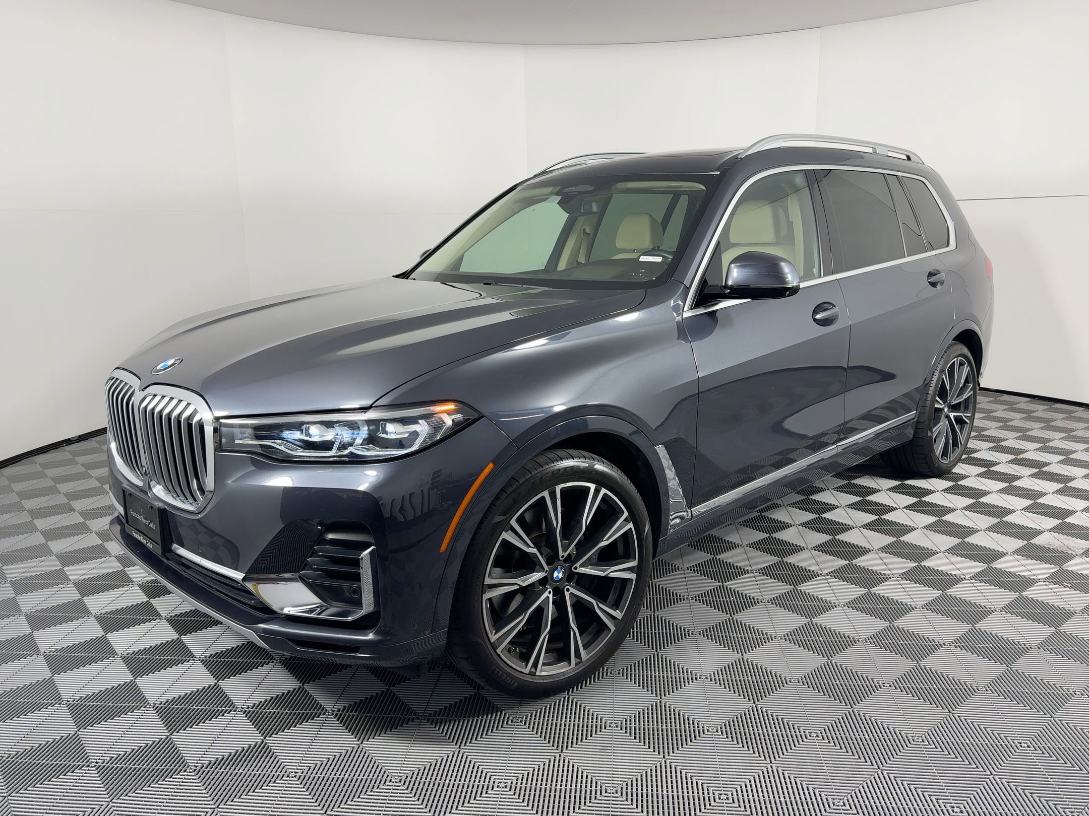 2019 BMW X7 50i's photo