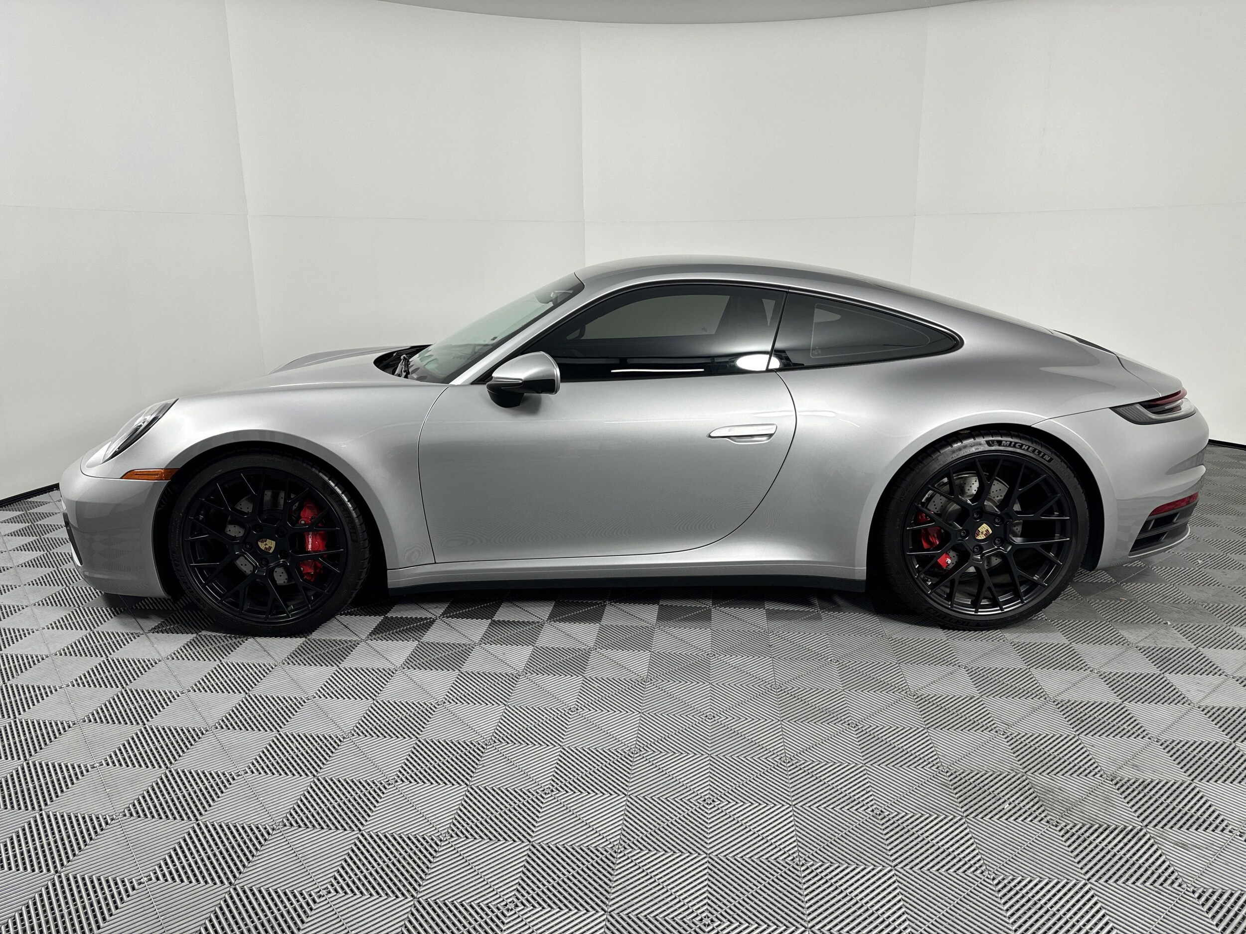 2024 Porsche 911 S photo 2
