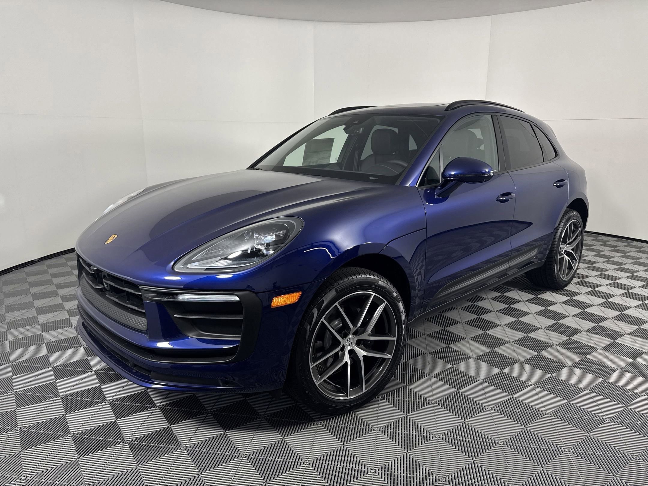 2025 Porsche Macan SUV