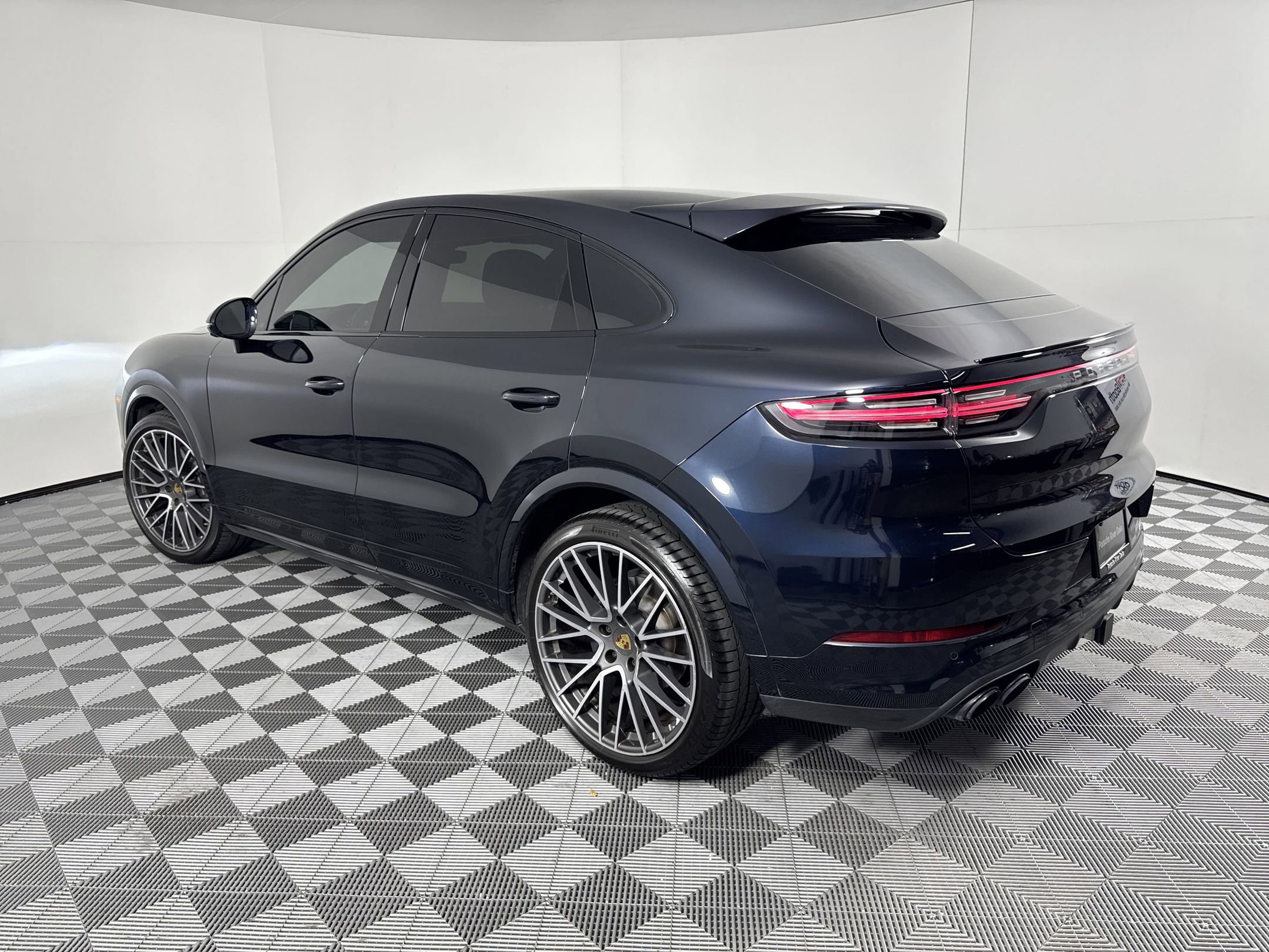 2023 Porsche Cayenne Platinum Edition photo 2