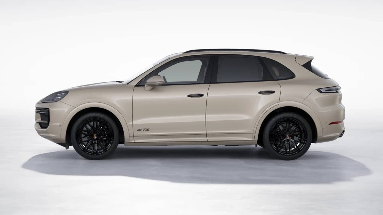 2026 Porsche Cayenne GTS photo 2