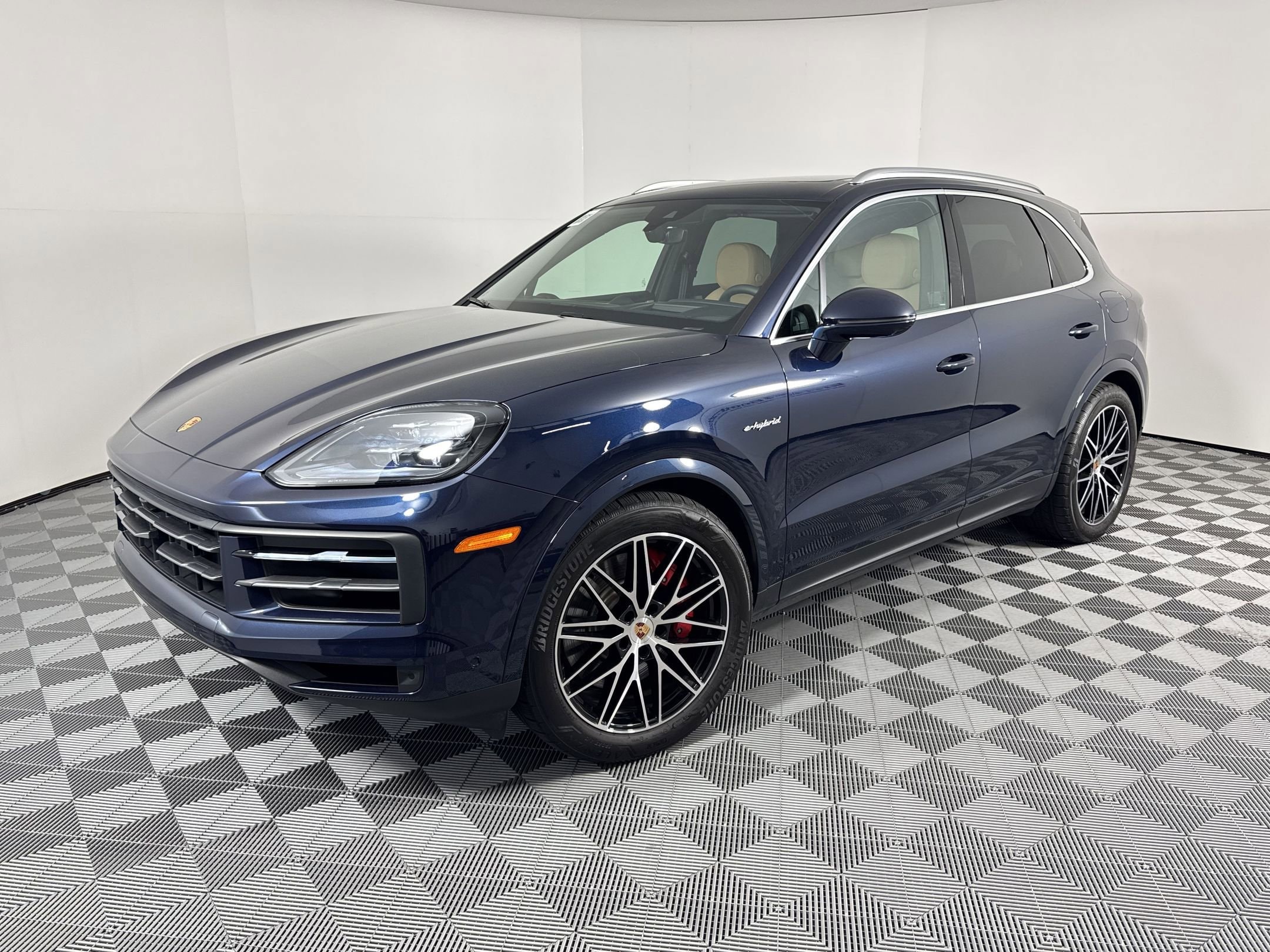 2025 Porsche Cayenne S E-Hybrid's photo