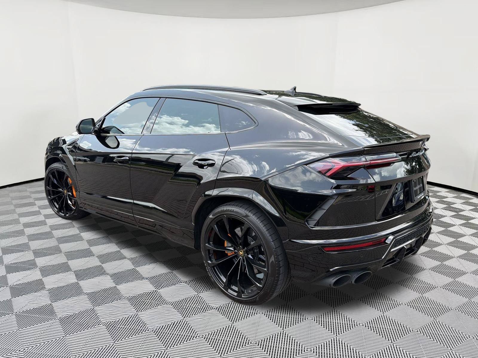 Urus SUV