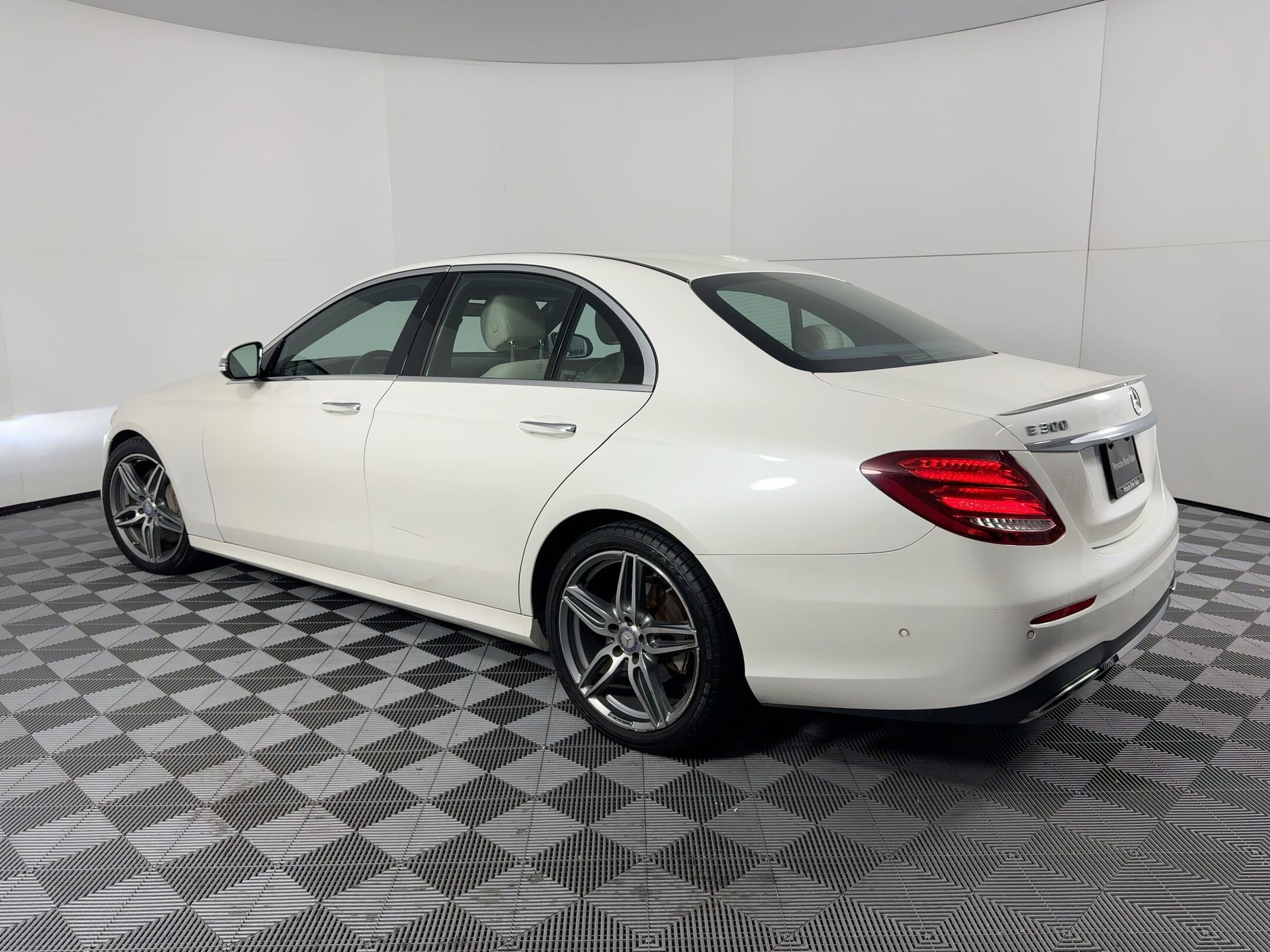 2017 Mercedes Benz E 300 Sport photo 3