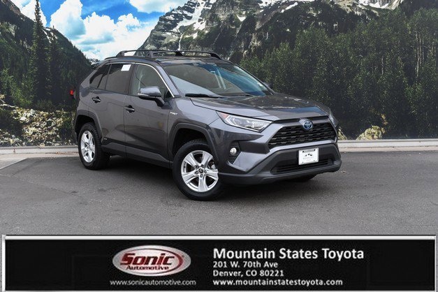 2021 Toyota RAV4 XLE's photo