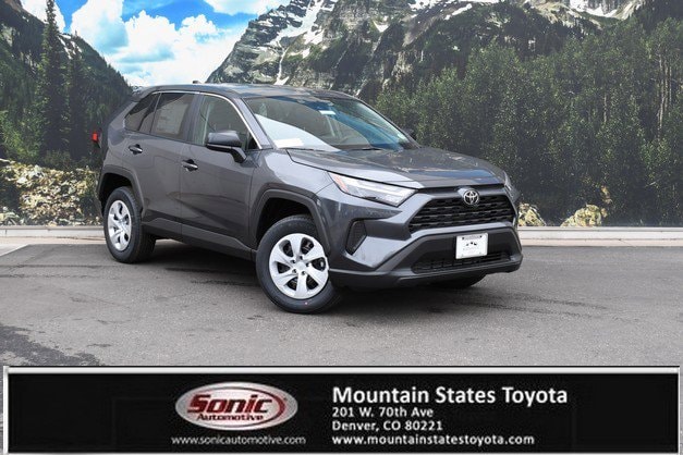 2025 Toyota RAV4 LE's photo