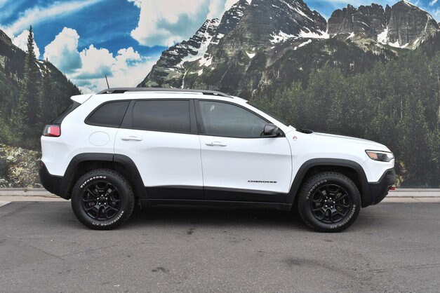 2020 Jeep Cherokee Trailhawk photo 2