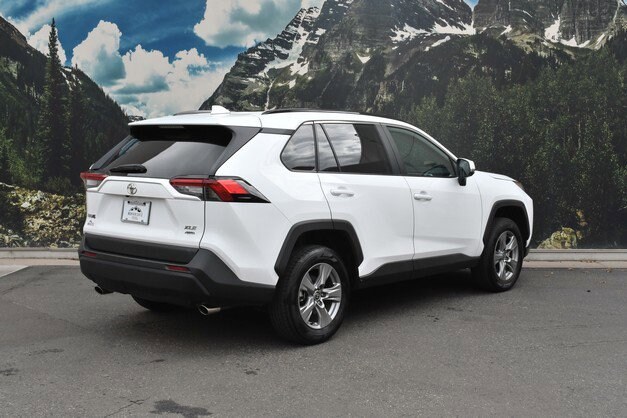 2024 Toyota RAV4 XLE photo 2