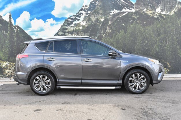 2016 Toyota RAV4 Hybrid Limited photo 2
