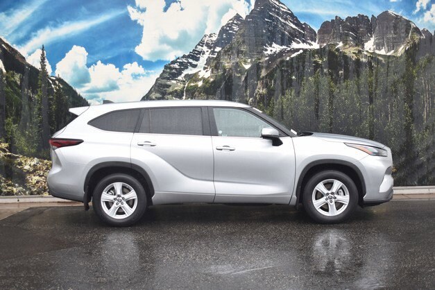 2024 Toyota Highlander LE photo 2