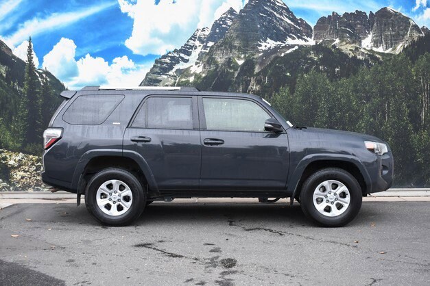 2024 Toyota 4Runner SR5 Premium photo 2