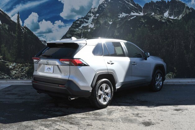 2024 Toyota RAV4 XLE photo 2