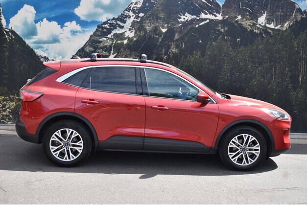 2022 Ford Escape SEL Hybrid photo 2