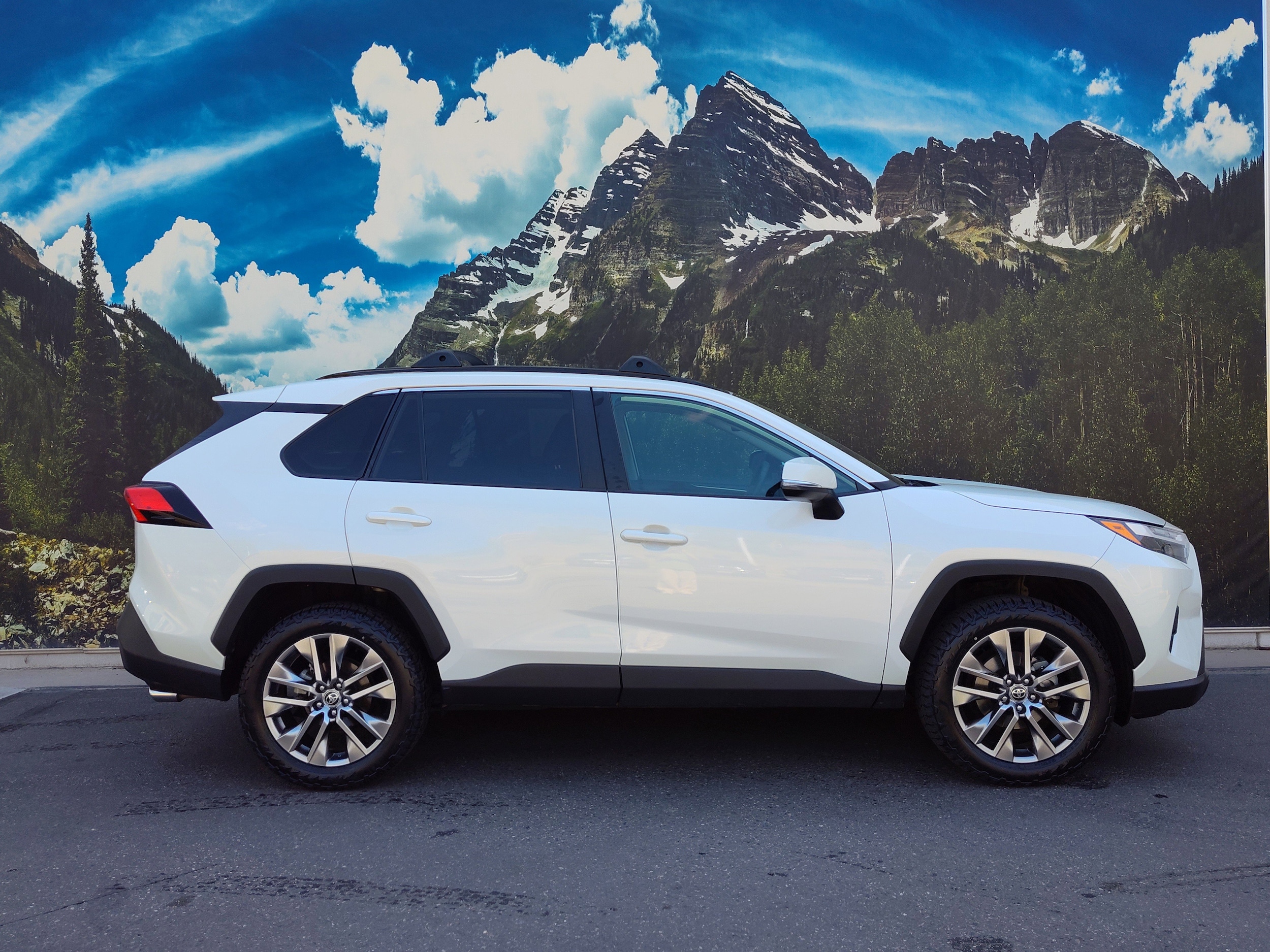 Certified 2022 Toyota RAV4 XLE Premium with VIN 2T3A1RFV9NW278472 for sale in Denver, CO