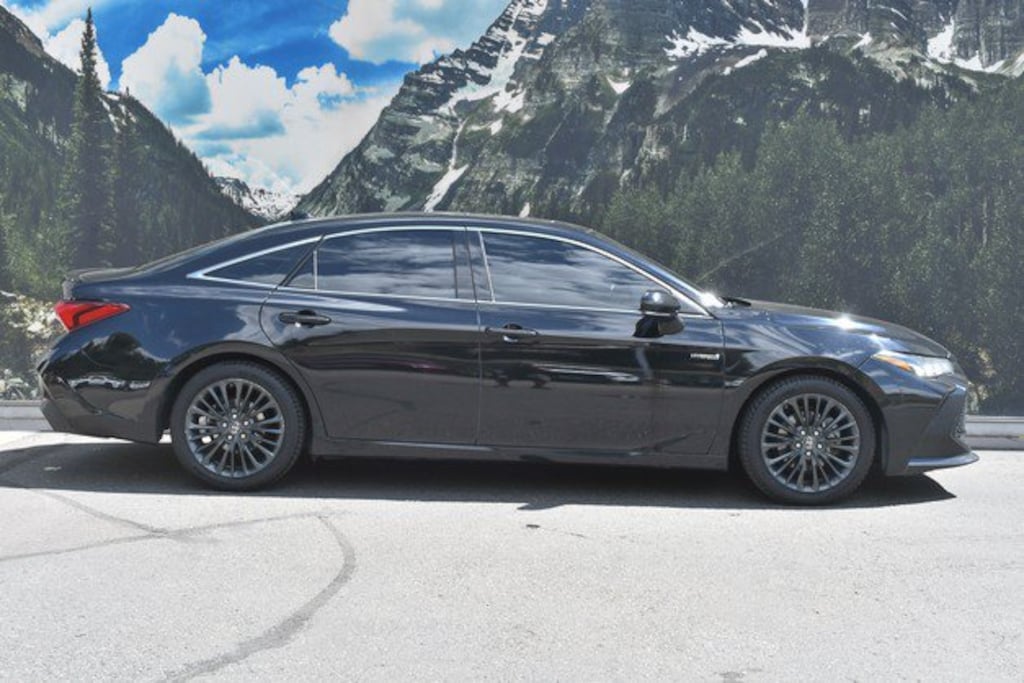 Used 2019 Toyota Avalon Hybrid XSE Sedan