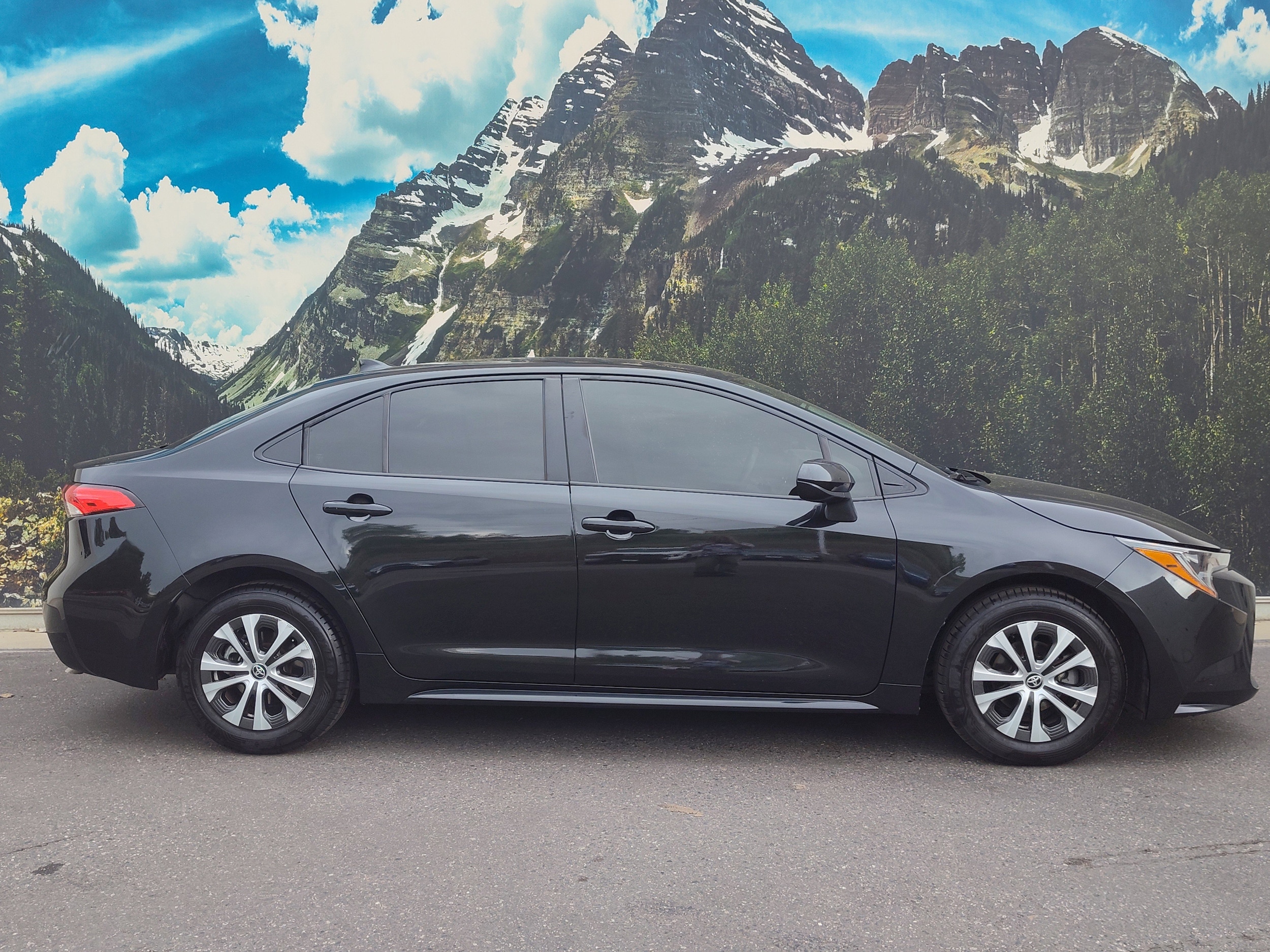 Certified 2022 Toyota Corolla LE with VIN JTDEAMDE6NJ054954 for sale in Denver, CO