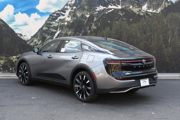 Crown Platinum Sedan