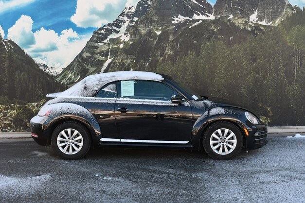2018 Volkswagen Beetle S Convertible photo 2