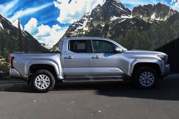2024 Toyota Tacoma SR5 photo 2