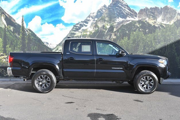 2023 Toyota Tacoma SR5 V6 photo 2