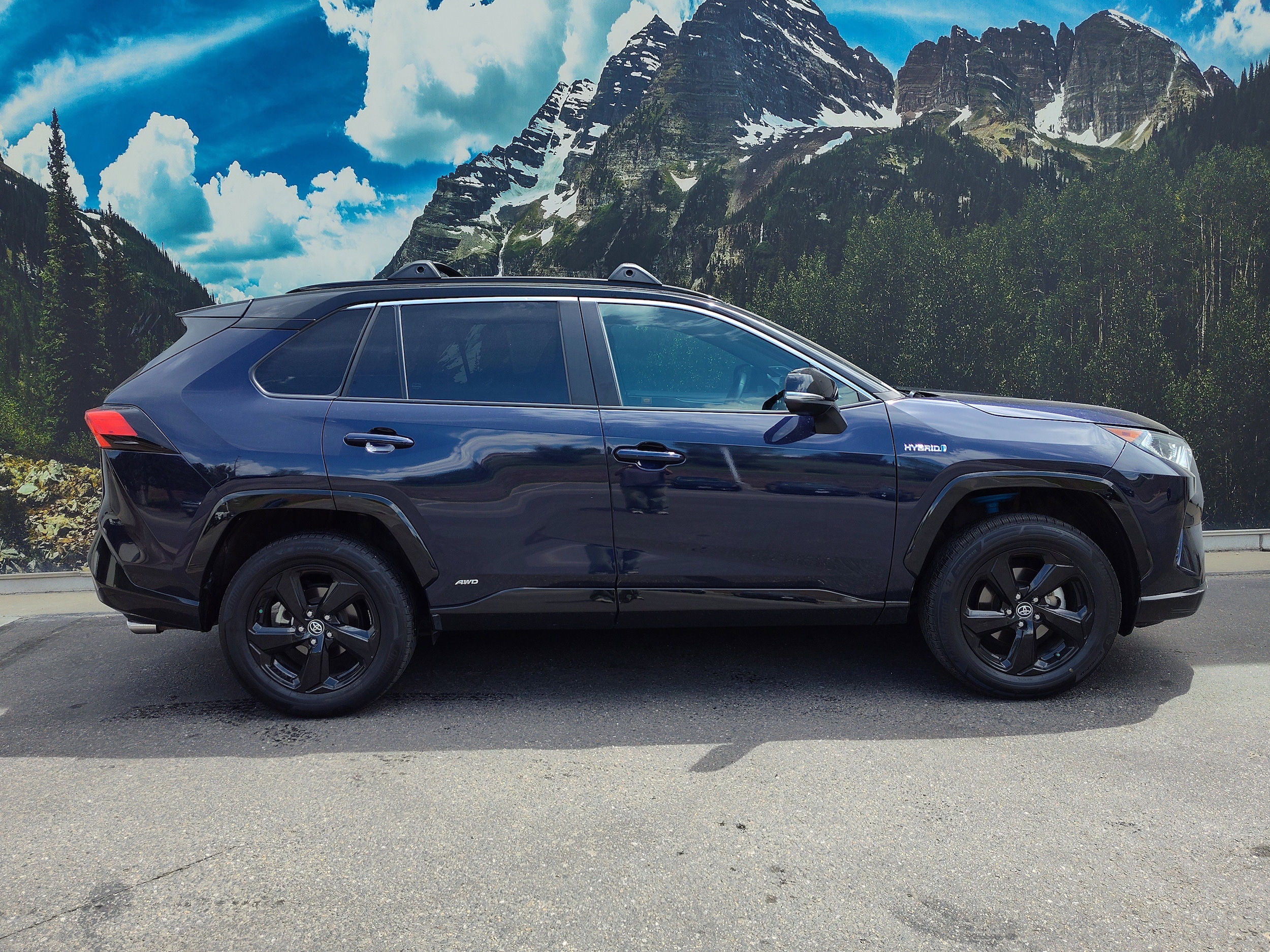 Used 2020 Toyota RAV4 XSE with VIN 4T3EWRFV8LU005555 for sale in Denver, CO