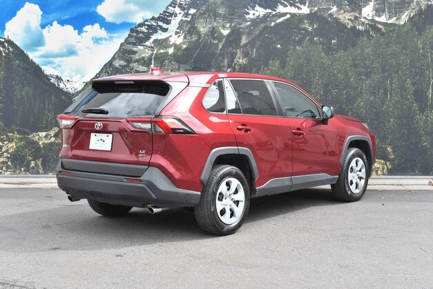 2023 Toyota RAV4 LE photo 3