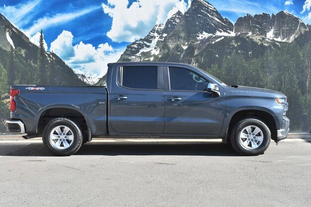 2020 Chevrolet Silverado 1500 LT photo 2