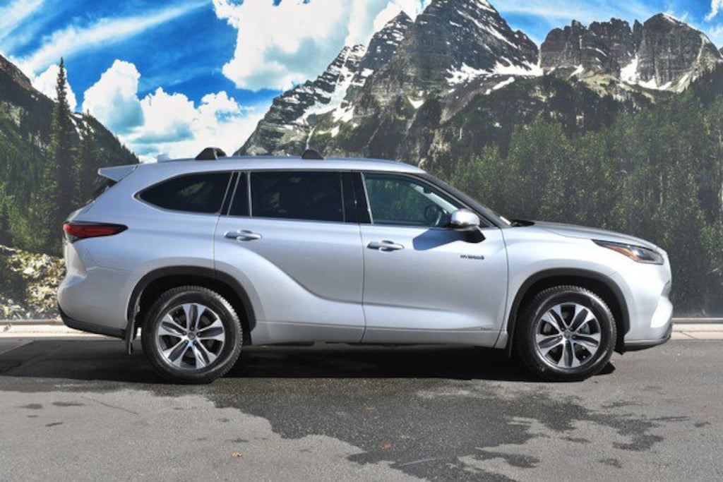 Used 2021 Toyota Highlander Hybrid XLE SUV