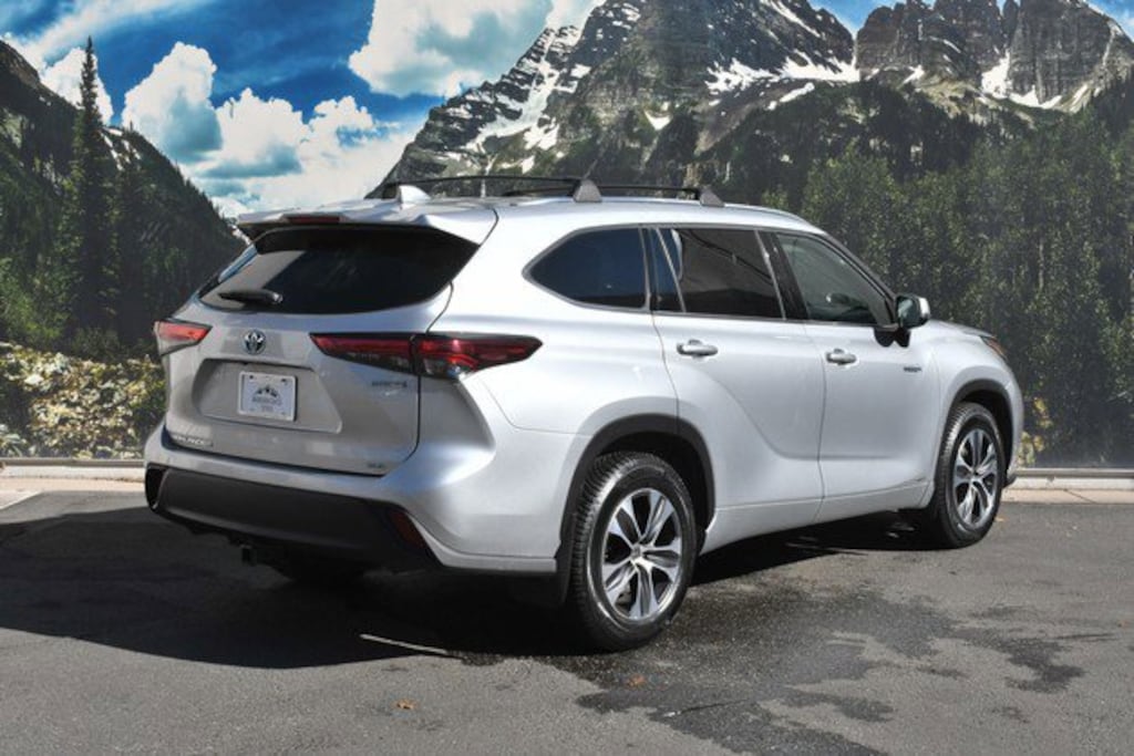 Used 2021 Toyota Highlander Hybrid XLE SUV