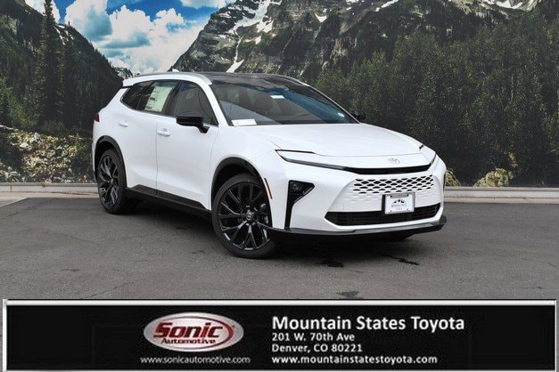 2025 Toyota Crown Signia Limited's photo