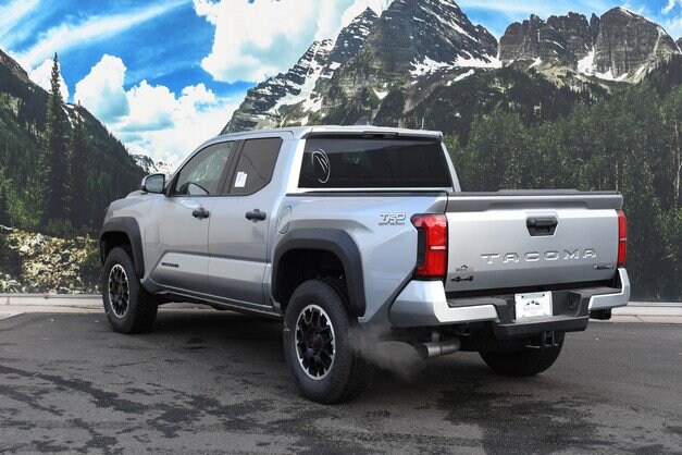 2025 Toyota Tacoma TRD Off-Road photo 3