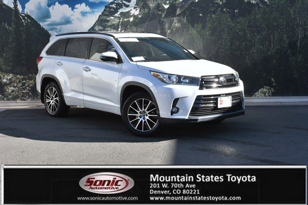 2017 Toyota Highlander SE's photo