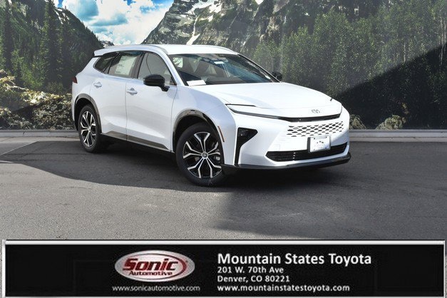 2025 Toyota Crown Signia XLE's photo