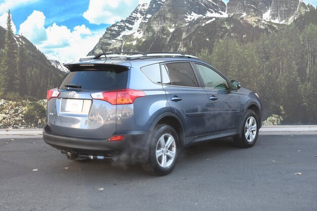 2013 Toyota RAV4 XLE photo 2