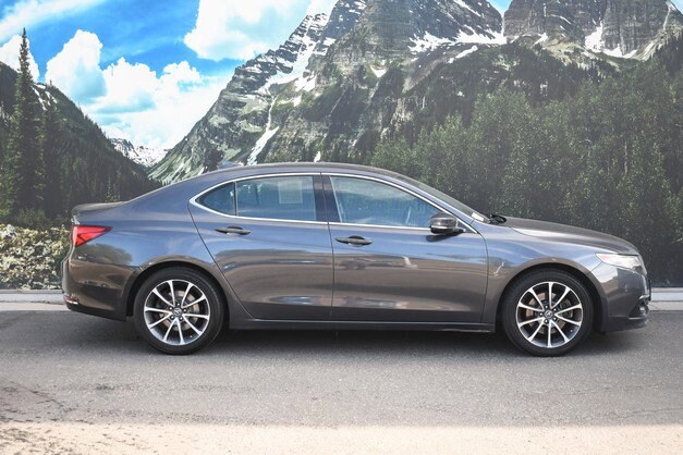 2016 Acura TLX SH-AWD Advance photo 2