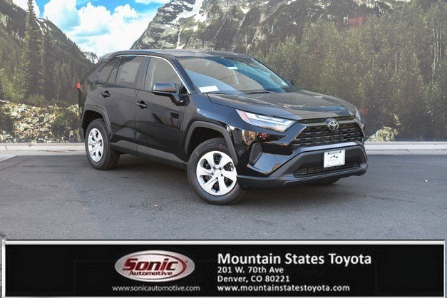 2025 Toyota RAV4 LE's photo