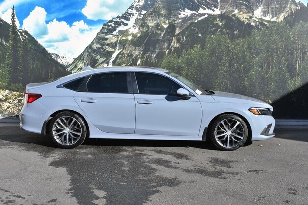 2022 Honda Civic Touring photo 2