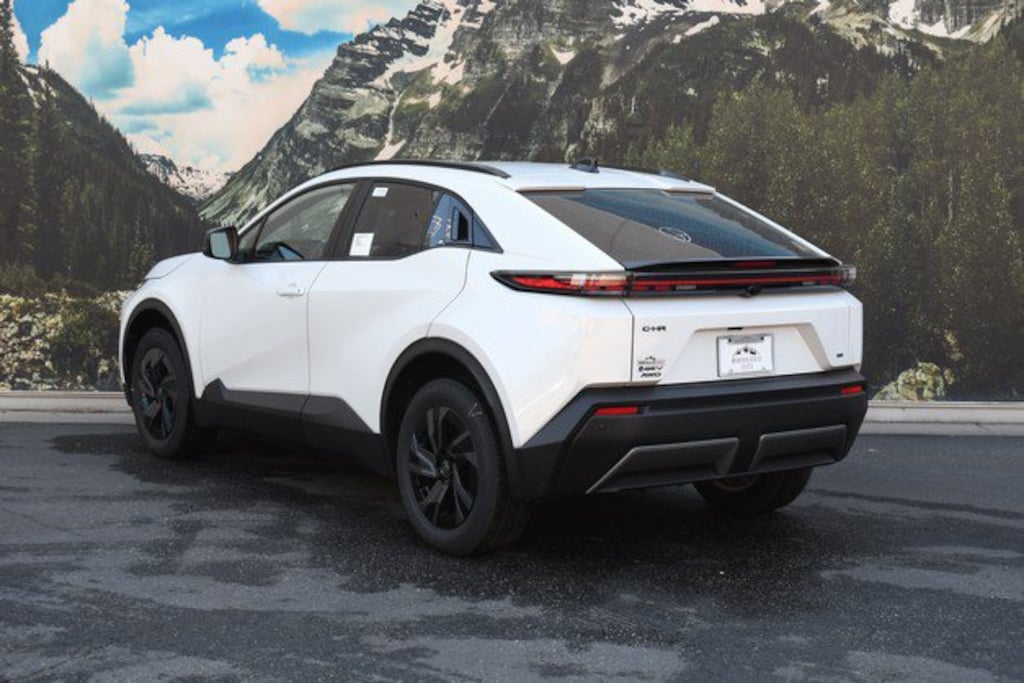 New 2026 Toyota C-HR SE SUV