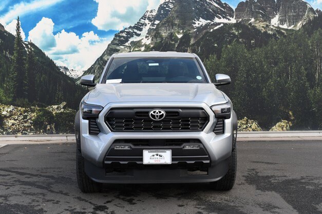 2025 Toyota Tacoma TRD Off-Road photo 2