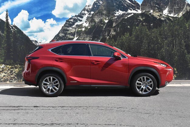 2015 Lexus NX 300h Luxury photo 2