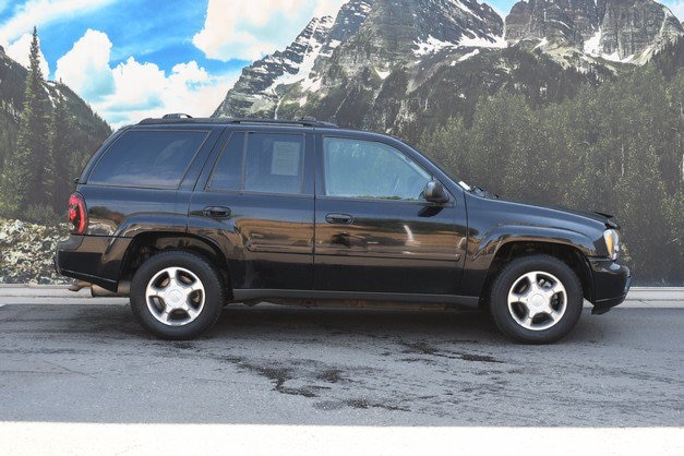 Used 2007 Chevrolet TrailBlazer LS with VIN 1GNDT13S572305950 for sale in Denver, CO