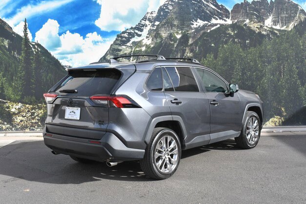 2021 Toyota RAV4 XLE Premium photo 2