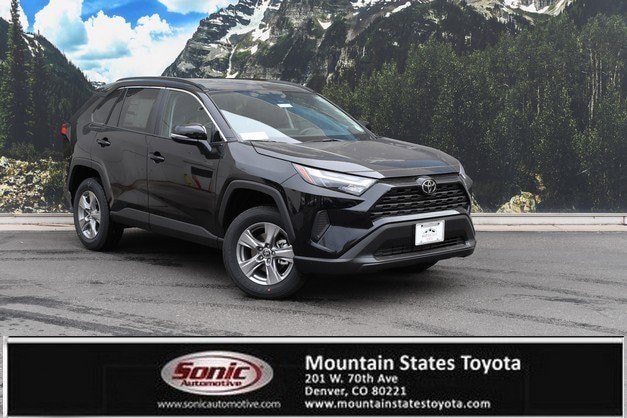 2025 Toyota RAV4 XLE's photo