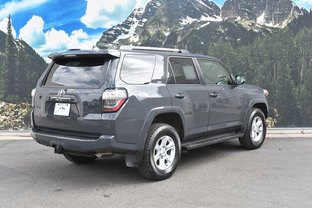 2024 Toyota 4Runner SR5 Premium photo 2