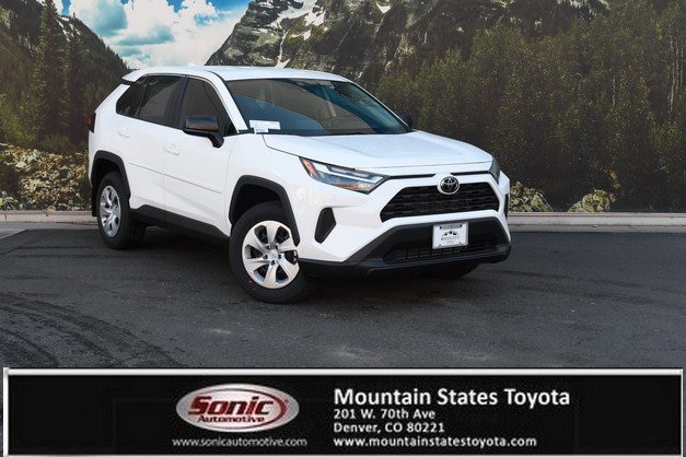 2025 Toyota RAV4 LE's photo
