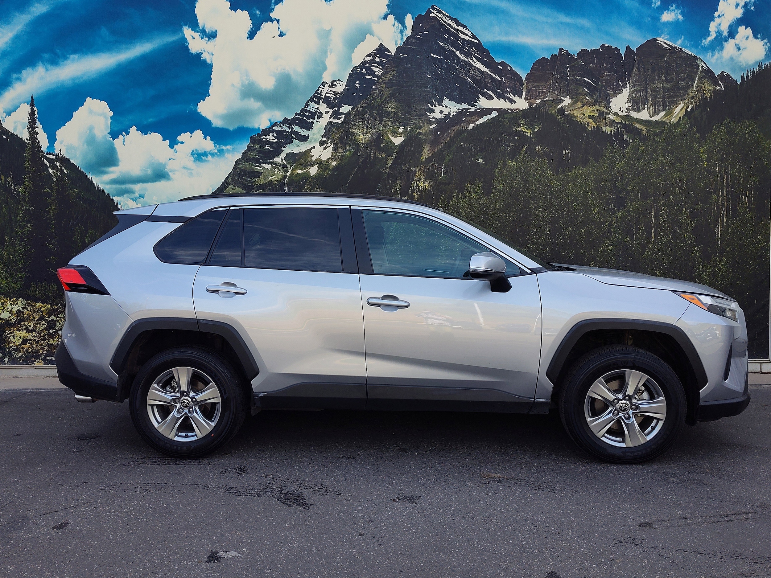 Certified 2024 Toyota RAV4 XLE with VIN 2T3P1RFV2RW427109 for sale in Denver, CO