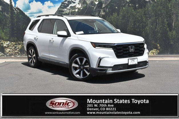 2025 Honda Pilot Touring AWD's photo